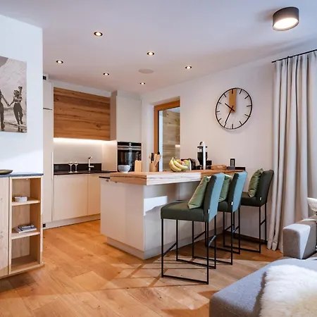 Sonnen-chalet Mit Grosszuegiger Terrasse 티롤 키르흐베르크